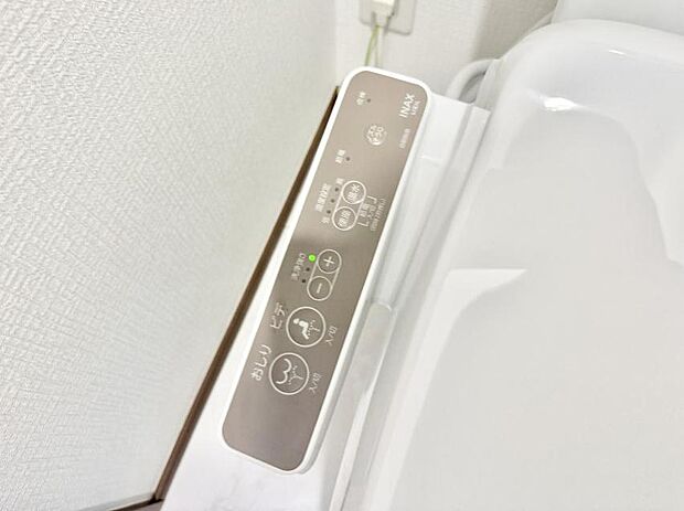 【シャワートイレ】■温水洗浄で快適、清潔感が保たれるシャワートイレ
