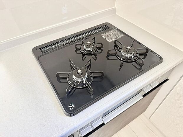 【3口ガスコンロ】■一度に多くの料理ができ便利で効率的