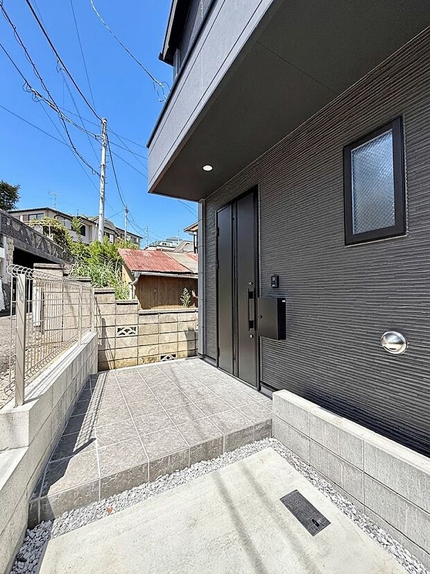 【玄関】1号棟 ■ シンプルで美しく、住まいの第一印象を彩る玄関です
