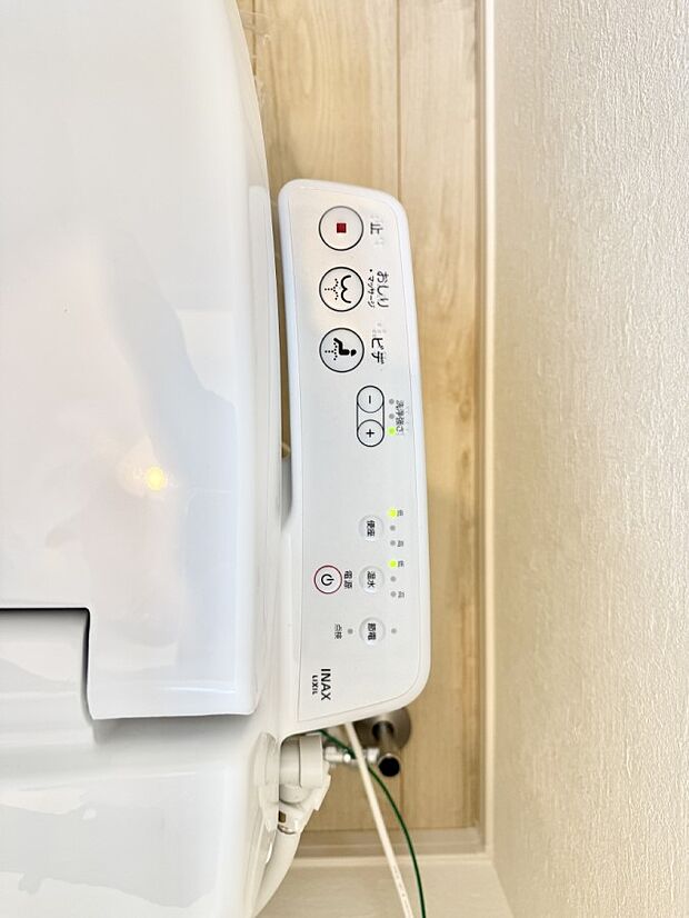 【シャワートイレ】■温水洗浄で快適、清潔感が保たれるシャワートイレ