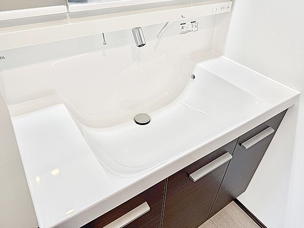 【ハンドシャワー付洗面台】■手洗いや顔を洗う時も快適に使える便利なシャワー