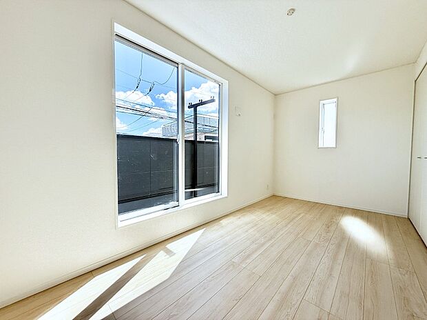 【リビング以外の居室】1号棟 ■落ち着いた雰囲気のお部屋で心が安らぐ空間