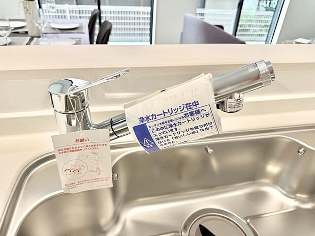 【浄水器】■清潔でおいしい水を手軽に供給してくれます