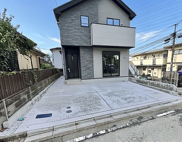 【駐車場】1号棟 ■新しい暮らしが始まる場所で、家族の絆を深める