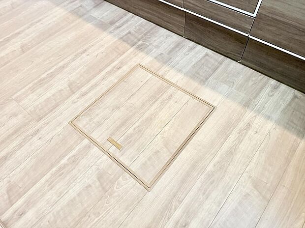 【床下収納】■日用品やストックに便利な床下収納