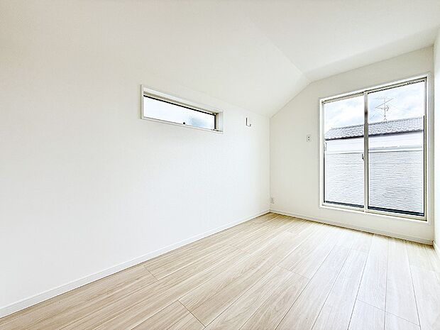 【リビング以外の居室】1号棟 ■落ち着いた色合いのお部屋で穏やかな時間を楽しめます
