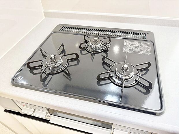 【3口ガスコンロ】■複数の鍋が同時に使えますね