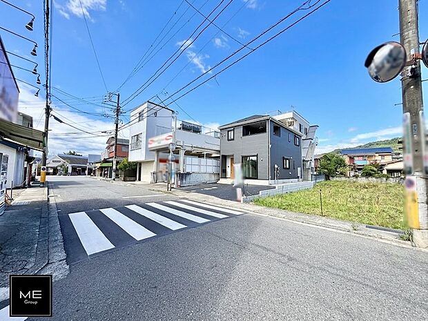 【前面道路含む現地写真】■家族とのお出かけが楽しくなる環境です
