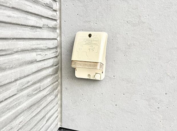 【屋外コンセント】■室内のコンセントから延長コードを引っ張る手間がなくなります。