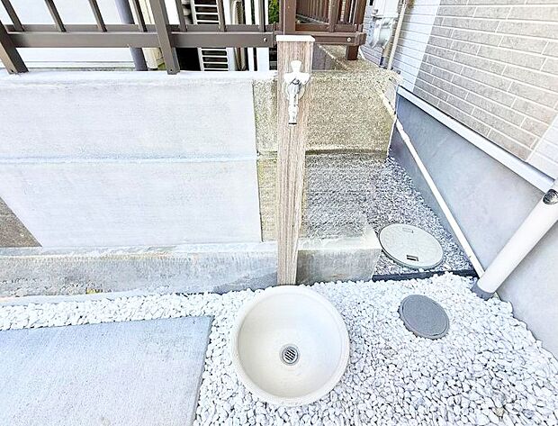 【その他現地】1号棟  ■外水栓付きで庭作業や洗車に便利です