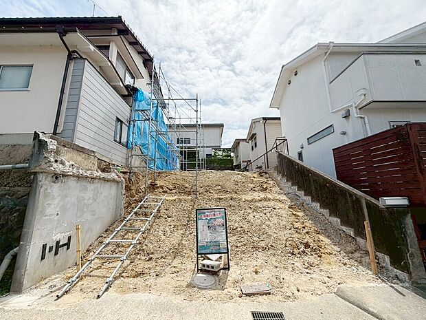 【現地写真】
好きなハウスメーカー・建築会社で建築OK！
設計やデザインなどのこだわりが強い方、好きなだけ時間をかけて家造りをしたい方にオススメ！
現地（2026年4月）撮影