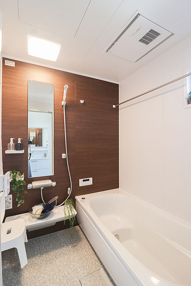 【【モデルハウスへご案内致します！】】□浴室（施工例）
1坪タイプの浴室です！お子様と並んで体を洗ってもゆとりがあります！
【建物プラン例】建物価格1499万円・建物面積82.99m2