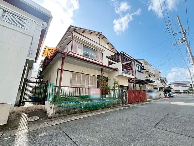 【現地写真】現状上物有！解体更地渡しです！　　　現地でのお待ち合わせはもちろん、ご自宅や近隣の施設までお迎えも可能ですのでお気軽にお問い合わせください！