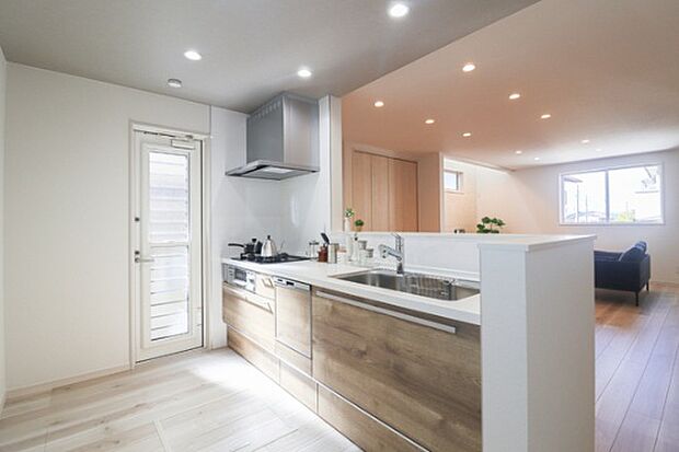 【システムキッチン】食器洗い乾燥機付きのシステムキッチン！室内（2025年10月）撮影