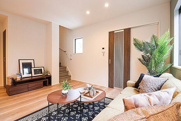 【【ドリームタウンシリーズ施工例:リビング】】居心地の良いリビングで、自然とご家族も集まります!