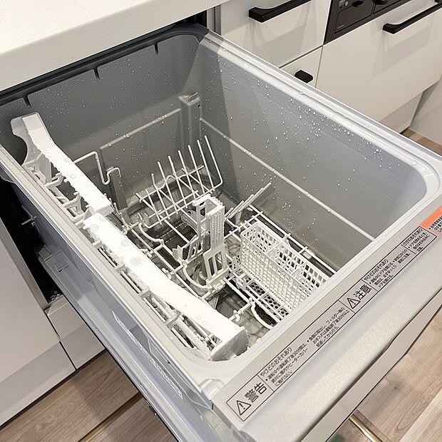 【【食器洗浄乾燥機】】食器洗浄乾燥機付きのシステムキッチンで、食後の団らん時間もご家族と一緒に楽しむことができます♪