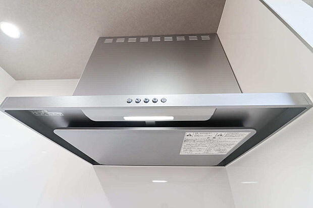 【【ドリームタウン共通仕様施工例:換気扇】】◆女性の方でも取り外せるワンタッチの換気扇なのでお掃除もラクラクできちゃいますね!汚れやすいキッチン周りがキレイに保てます!
