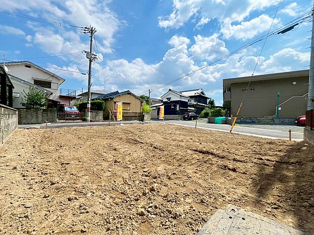 【【スタッフが現地へご案内致します!】】近鉄「久津川」駅まで徒歩5分!
急行停車駅の「大久保」駅は徒歩14分!
現地(2025年12月)撮影