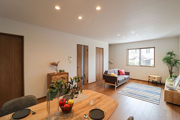 ■自由設計のためライフスタイルに合わせた理想の住まいを実現することができます。モデルハウスのご案内も可能ですので、間取りや仕様など実際にご体感ください。(ドリームタウンシリーズ施工例)