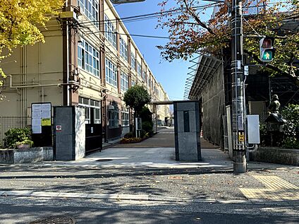 加茂川中学校 約715ｍ(徒歩9分)