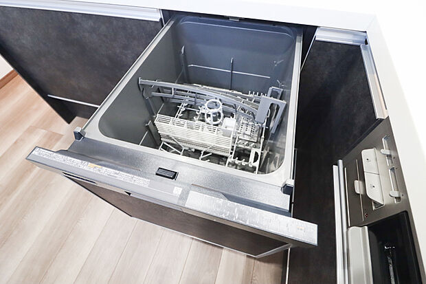 【 【食器洗浄乾燥機】】■後片付けをサポート!食事後の家族のくつろぎタイムもゆっくりともてます。環境にも手肌にも優しい設備です。