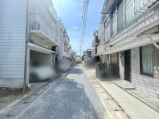 【【前道写真】】■自由設計対応で理想の住まいを実現! 間取りやデザインをお好みにカスタマイズ可能。暮らしやすい環境が整った立地で快適な生活を。現地(2026年7月)撮影