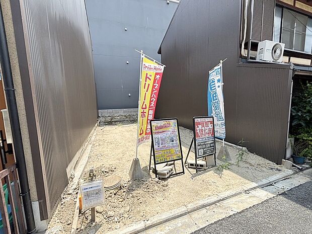 【現地は更地です！】
9時から19時まで営業していますので何かご不明な点がございましたらお気軽にお問い合わせください！
現地（2025年7月）撮影