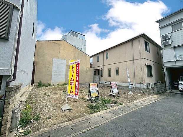 間口が広いと人と車の出入りがしやすくなり、駐車の苦手な方も安心！開放感や風の通りもよくなり、日当たりも確保できます！ドッシリと構えた雰囲気の存在感ある外観にすることが可能！
現地（2025年5月）撮影