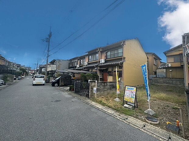 ■生活便利な周辺施設が徒歩5分圏内に充実している立地!
小中学校も徒歩10分圏内にございます!
現地(2025年9月)撮影