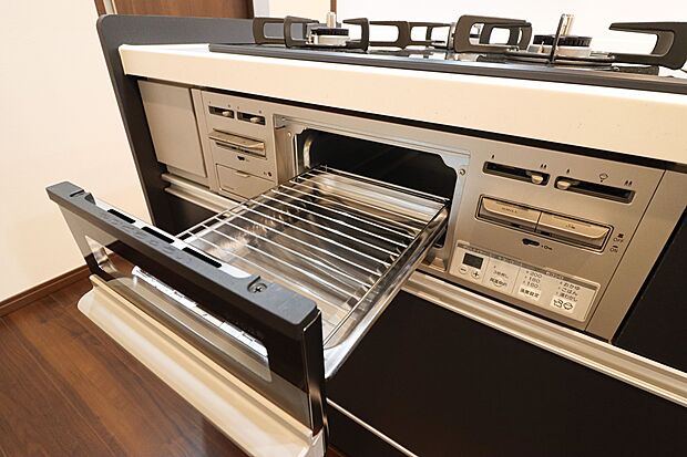 【【グリル】】◆フライパンで焼くことの多い肉料理を代わりにグリルを使えば、油をひく必要もなく、余分な脂も落として焼けるため、フライパンを使った時よりも多く油脂分をカットできます！