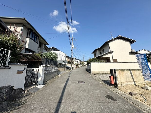 【前道】前道6ｍ×間口7ｍ！お車のすれ違いがらくらく♪
現地（2025年8月）撮影