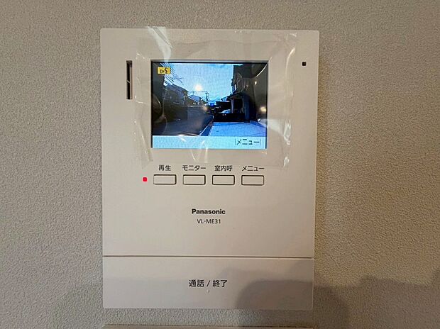 【【TVモニター付きインターフォン】】■来客者を確認出来るTVモニタ-付インターフォン。
普段の生活時はもちろん、お子様が一人でお留守番する際にも安心ですね!