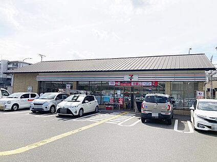 セブンイレブン　桃山町因幡店 約800m(徒歩11分)