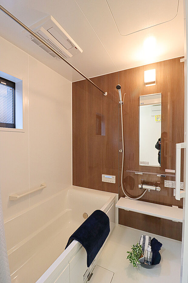 【【ドリームタウンシリーズ施工例：浴室】】空気がこもらずいつもクリーンな暖房換気乾燥機付きの浴室。