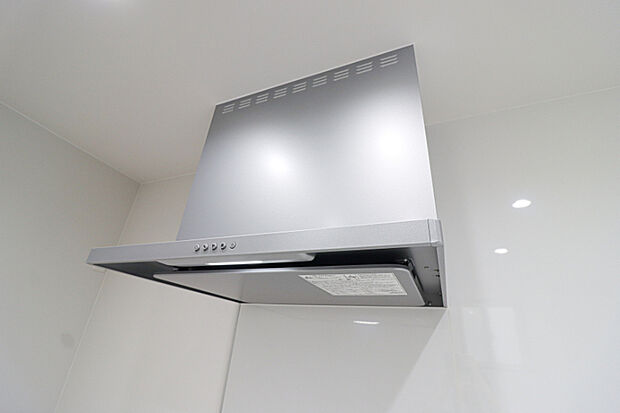 【TVモニター付インターホン】来客者を確認出来るTVモニタ-付インターフォン。
普段の生活時はもちろん、お子様が一人でお留守番する際にも安心ですね!