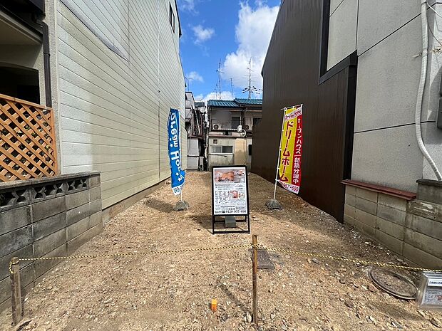 【【現地写真】】南向きは、一年を通して日差しが入りやすい方角!日中は電気をつけなくても部屋が明るく、冬でも暖房代や電気代が抑えられ、バルコニーを設置すれば洗濯物が乾きやすい!(撮影R7.4)