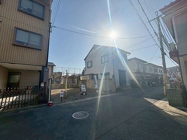 【【現地写真】】南側が開けているため、日当たり&風通し良好です♪(R8.3撮影)