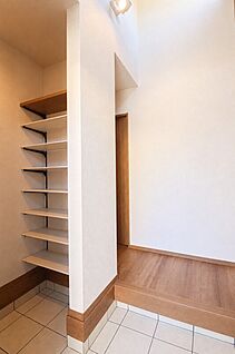 【ドリームタウンシリーズ施工例：玄関】
