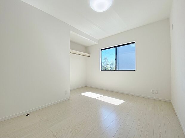 【１号棟　洋室】ナチュラル感のある洋室は、
自分好みのインテリアが楽しめます♪
