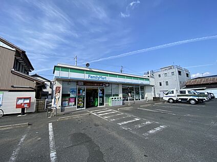 ファミリーマート 豊橋旭店 730ｍ(徒歩10分)