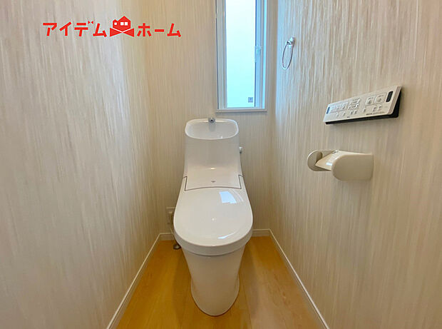 【トイレ】温水での洗浄機能がついておりますので、
清潔かつ衛生面も安心です。
