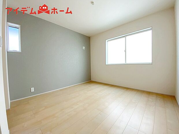 【１号棟　洋室】各居室に収納付きです。
居室空間をより広々と使えます！
