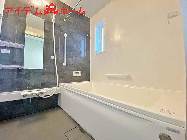 【6号棟 浴室】1坪タイプのバスルーム。
ゆったり足が伸ばせるので、毎日の疲れを癒やせます。