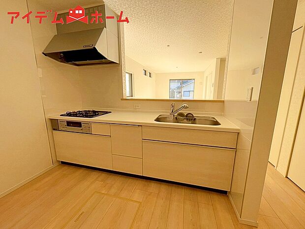 【1号棟 キッチン】キッチンで家事をしていても
いつでも家族が近くに感じられます。