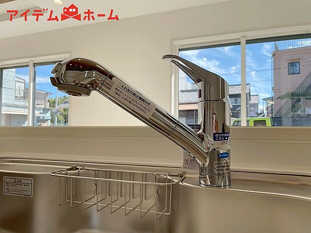 【１号棟　浄水器内蔵型水栓】しっかりと塩素を除去。毎日おいしいお水を楽しめます。
塩素によるお野菜のビタミン破壊も抑止出来ます。
