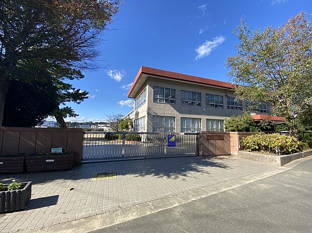 浜松市立曳馬小学校(約880m)