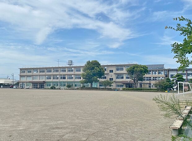 浜松市立新津中学校(約1,450m)