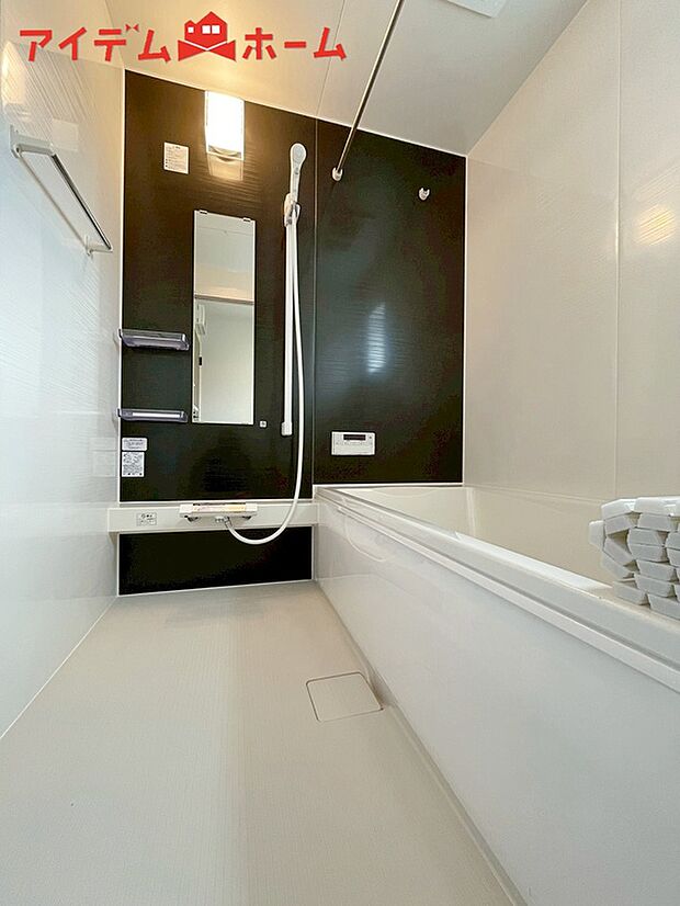 【２号棟　浴室】1坪タイプのバスルーム。
ゆったり足が伸ばせるので、毎日の疲れを癒やせます。
