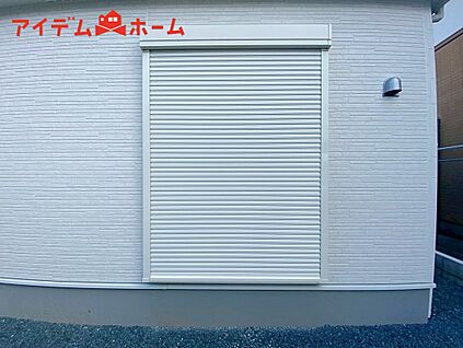 １号棟　防犯シャッター