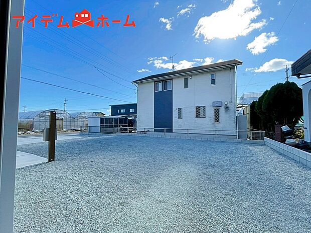 【２号棟　バルコニー】バルコニーは心地よい日差しや
さわやかな風を感じることができます！
